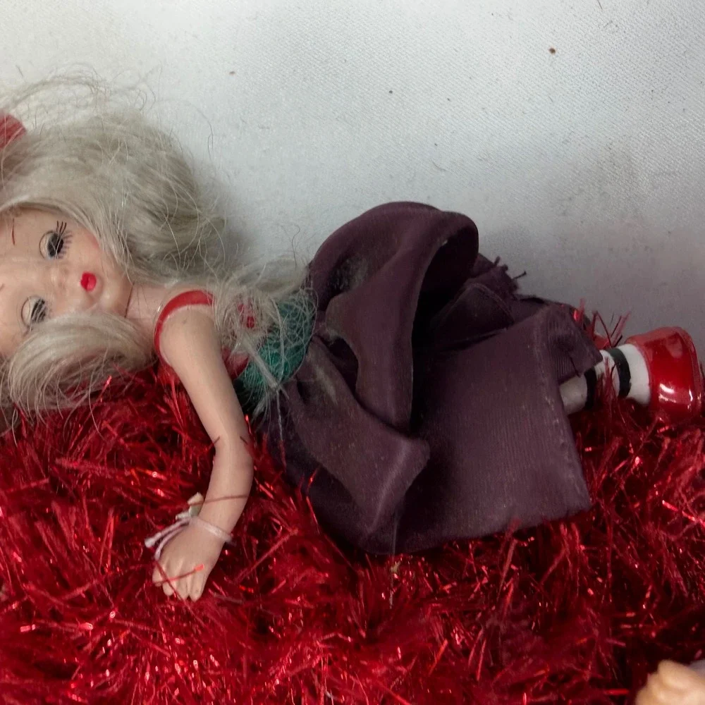 Vintage Wizard of Oz Madame Alexander Red Tinsel Wreath Handmade‎